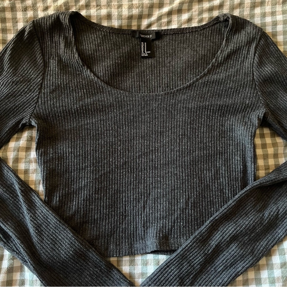 Long Sleeve Ribbed Crop Top - Picture 3 of 6